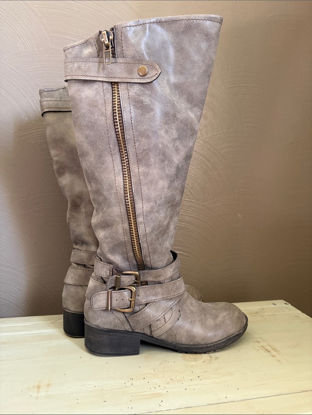 Classic Taupe Knee-High Riding Boots - Unbranded